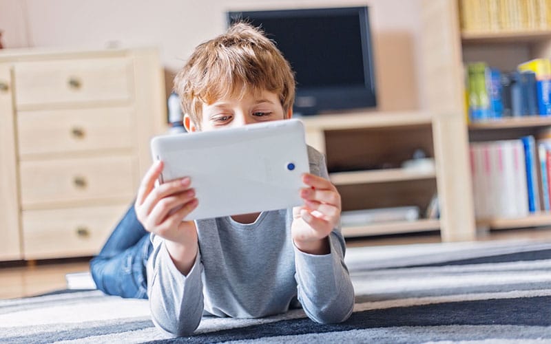 photo-boy-tablet